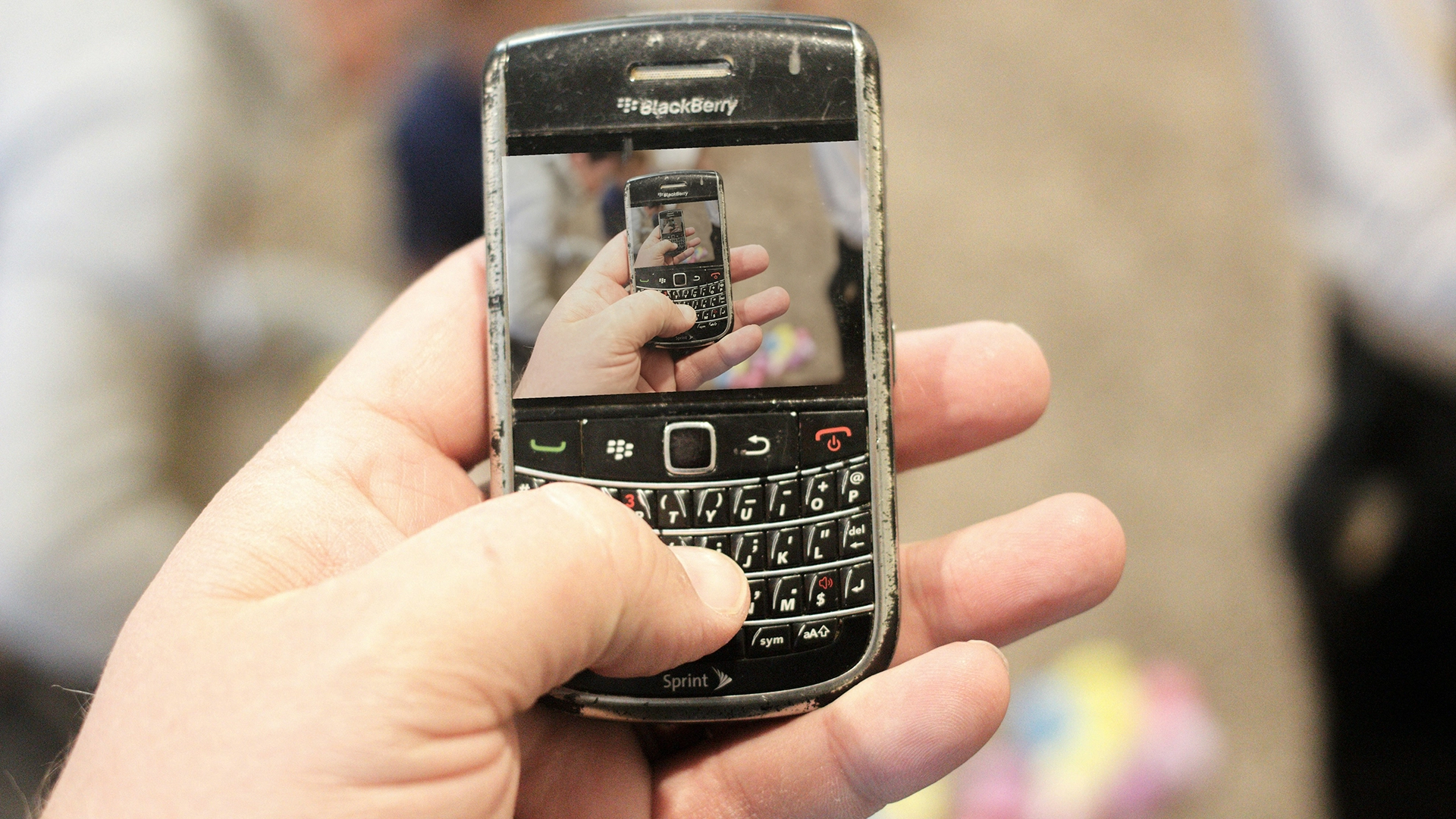 Ностальгія по технологіям: TikTok повертає BlackBerry