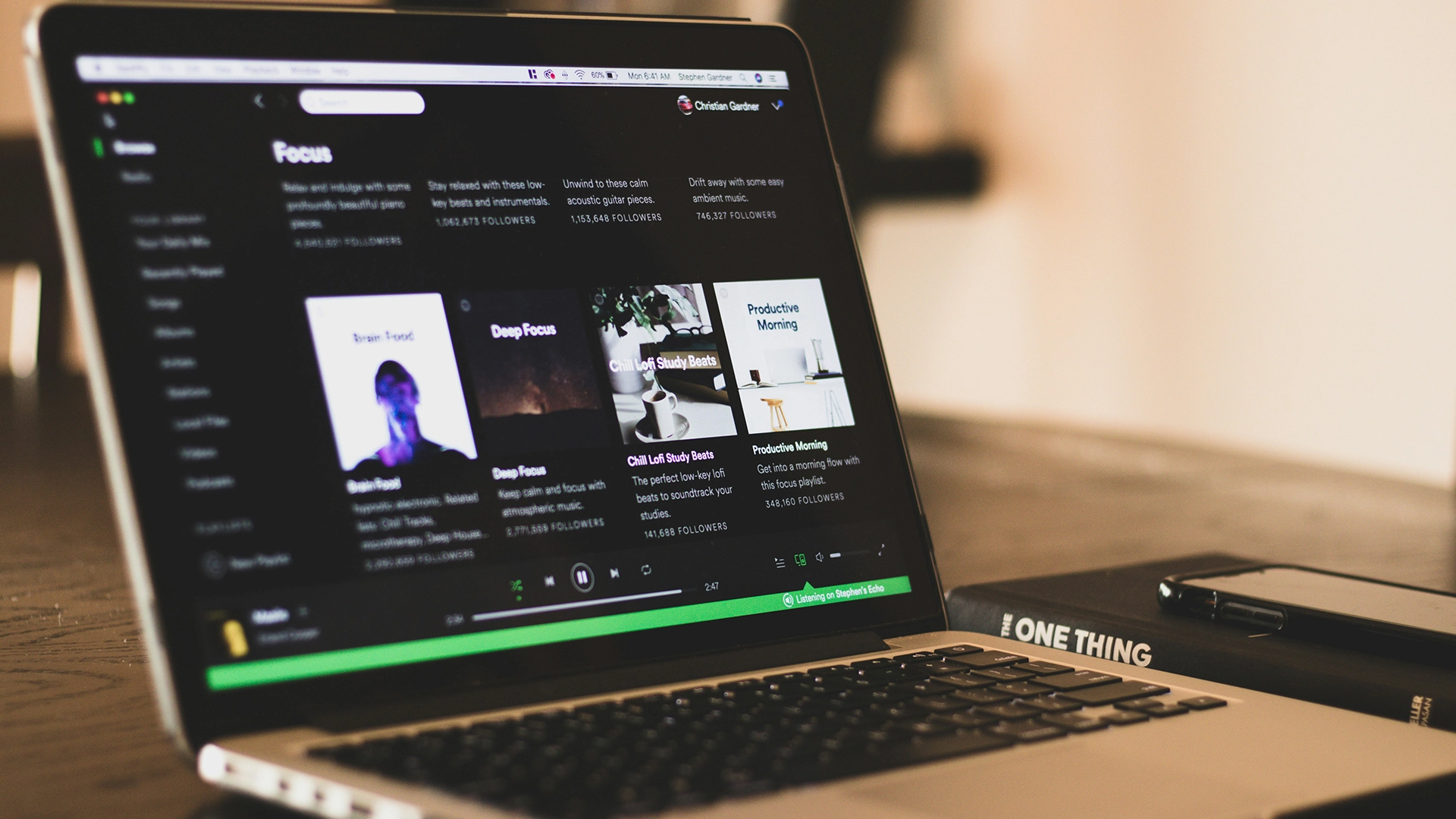 Spotify публікує пісні, створені за допомогою ШІ, під іменами покійних артистів без їхнього дозволу